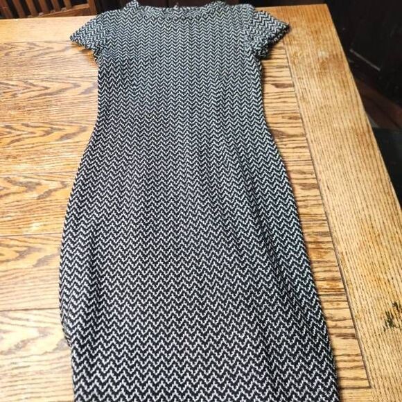 St. John Collection Lela Chevron Tweed Knit Wool Sheath Dress Sz 8 - Picture 2 of 5